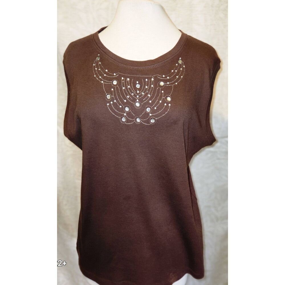 F40 Brunswick Square brown top cap sleeve w/rhinestone & embroidery decor
